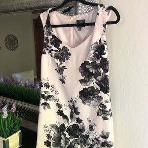 Light pink floral Adrianna Papell dress 🖤